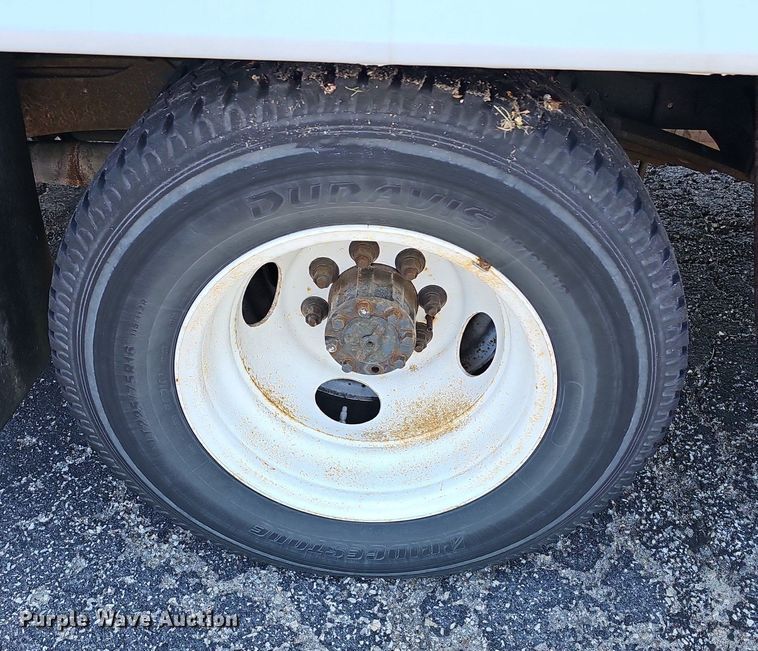 image for item DM1626 2014 Ford E450 Super Duty  shuttle bus