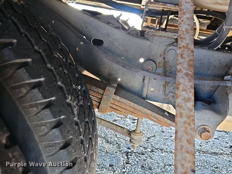 image for item DM1626 2014 Ford E450 Super Duty  shuttle bus