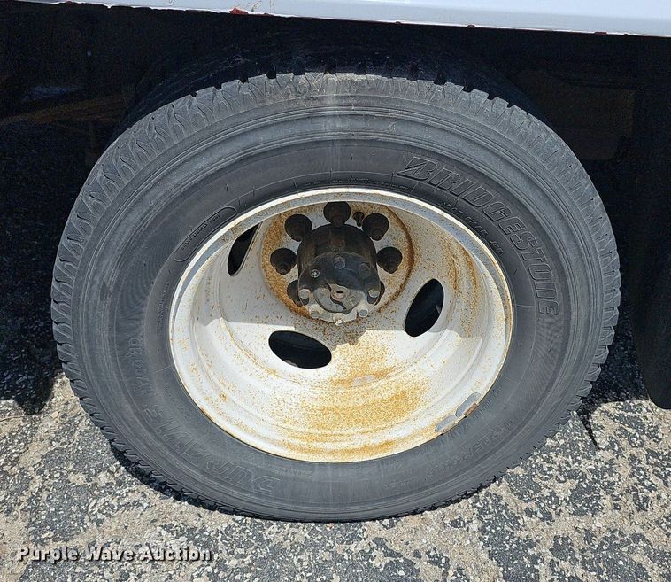 image for item DM1626 2014 Ford E450 Super Duty  shuttle bus