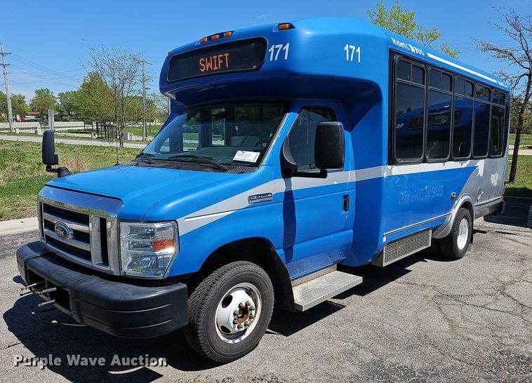 image for item DM1627 2016 Eldorado National Aerotech Ford 220 shuttle bus