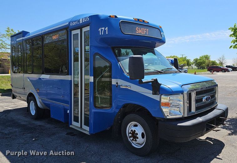 image for item DM1627 2016 Eldorado National Aerotech Ford 220 shuttle bus