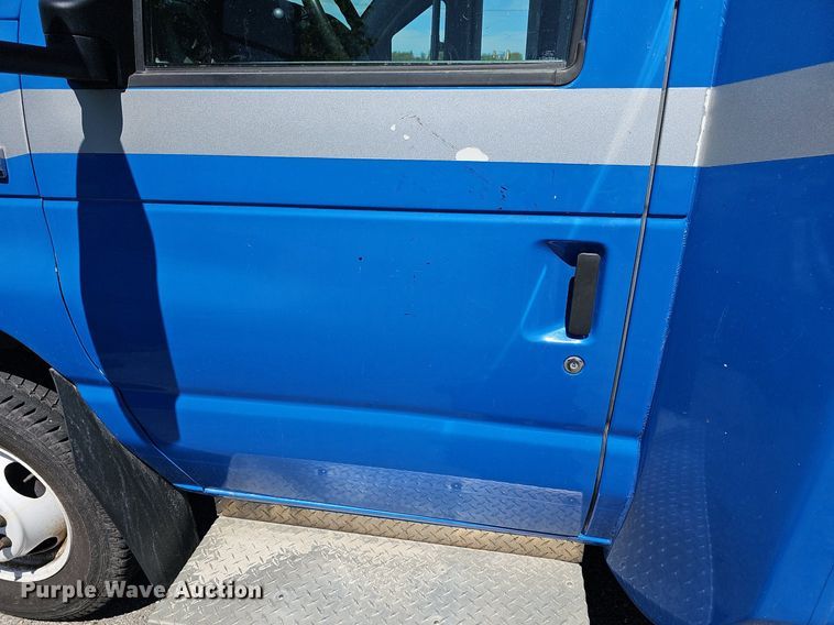 image for item DM1627 2016 Eldorado National Aerotech Ford 220 shuttle bus