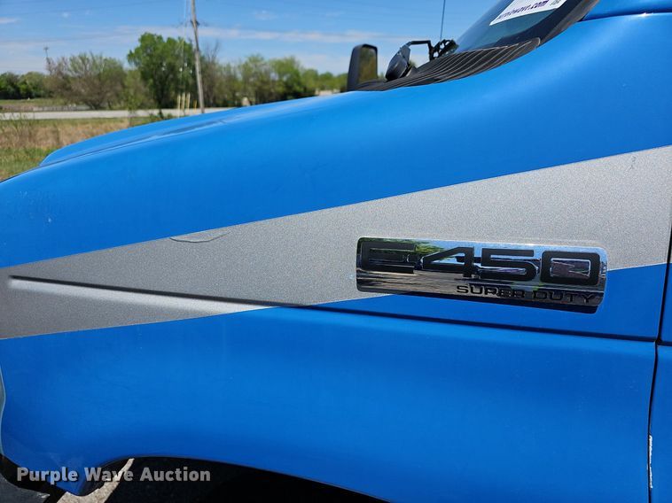 image for item DM1627 2016 Eldorado National Aerotech Ford 220 shuttle bus