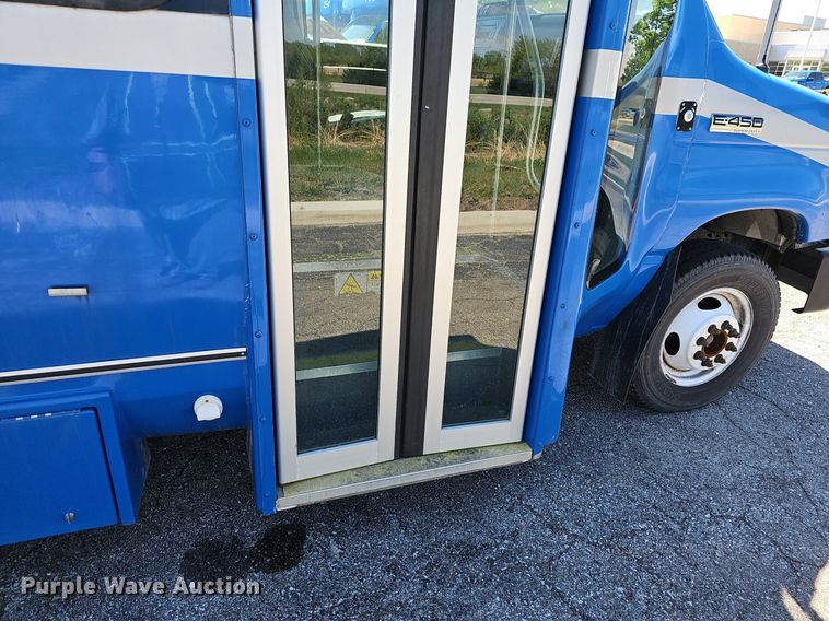 image for item DM1627 2016 Eldorado National Aerotech Ford 220 shuttle bus