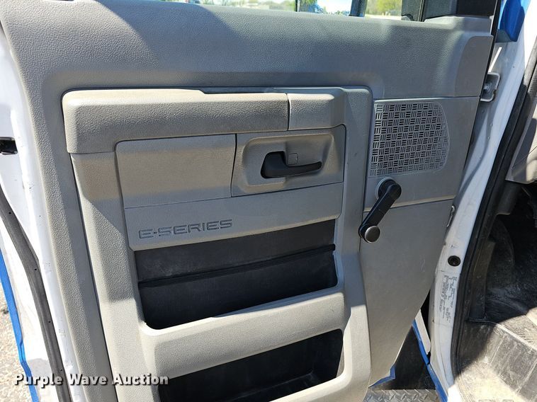 image for item DM1627 2016 Eldorado National Aerotech Ford 220 shuttle bus