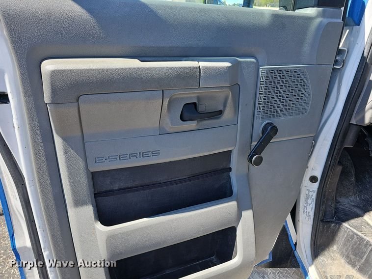 image for item DM1627 2016 Eldorado National Aerotech Ford 220 shuttle bus