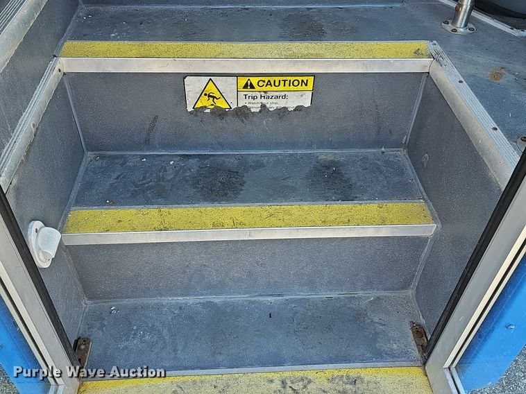 image for item DM1627 2016 Eldorado National Aerotech Ford 220 shuttle bus