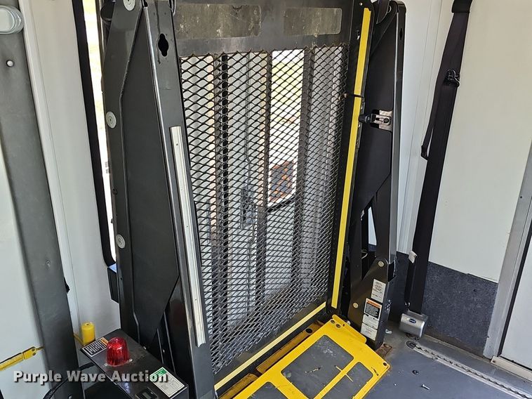 image for item DM1627 2016 Eldorado National Aerotech Ford 220 shuttle bus