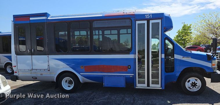 image for item DM1628 2011 Eldorado National shuttle bus