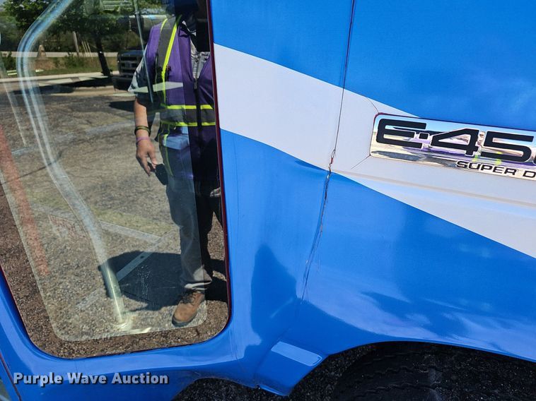 image for item DM1628 2011 Eldorado National shuttle bus