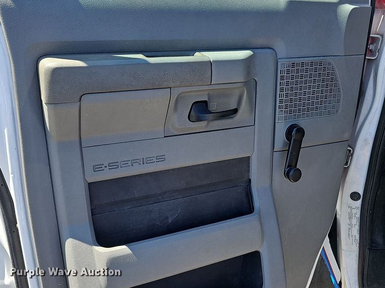 image for item DM1628 2011 Eldorado National shuttle bus