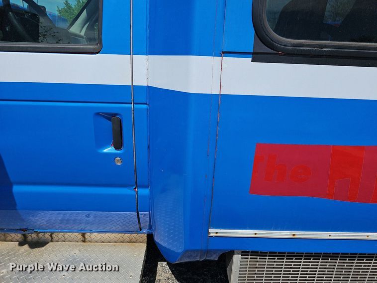 image for item DM1629 2011 Eldorado National shuttle bus