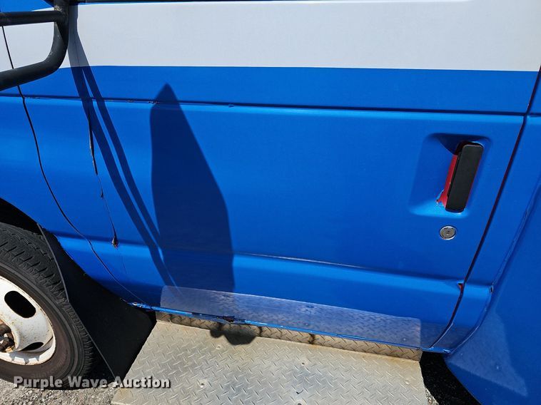 image for item DM1629 2011 Eldorado National shuttle bus