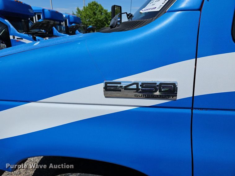 image for item DM1629 2011 Eldorado National shuttle bus