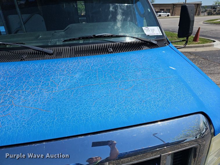 image for item DM1629 2011 Eldorado National shuttle bus