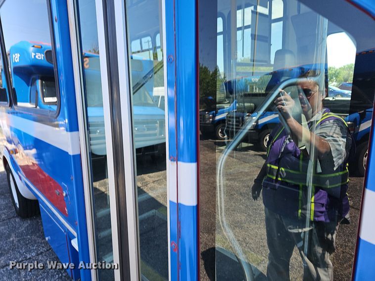 image for item DM1629 2011 Eldorado National shuttle bus