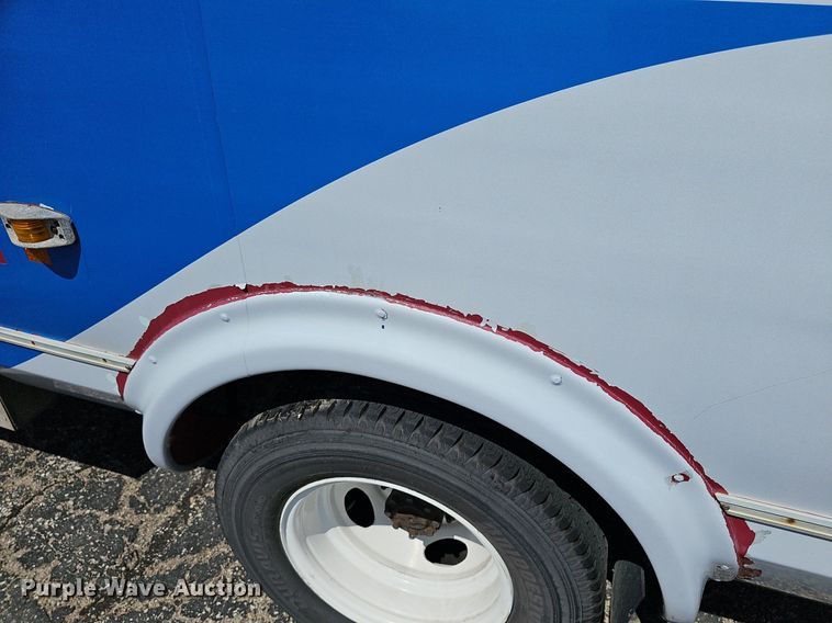 image for item DM1629 2011 Eldorado National shuttle bus