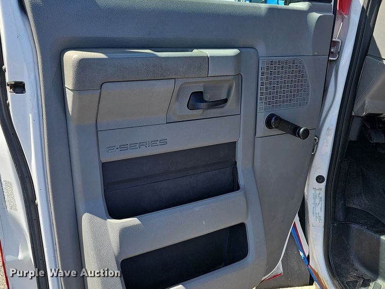 image for item DM1629 2011 Eldorado National shuttle bus