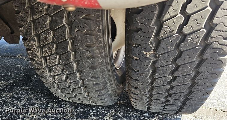 image for item DM1629 2011 Eldorado National shuttle bus