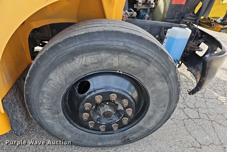 image for item DM1638 2005 IC CE300 school bus