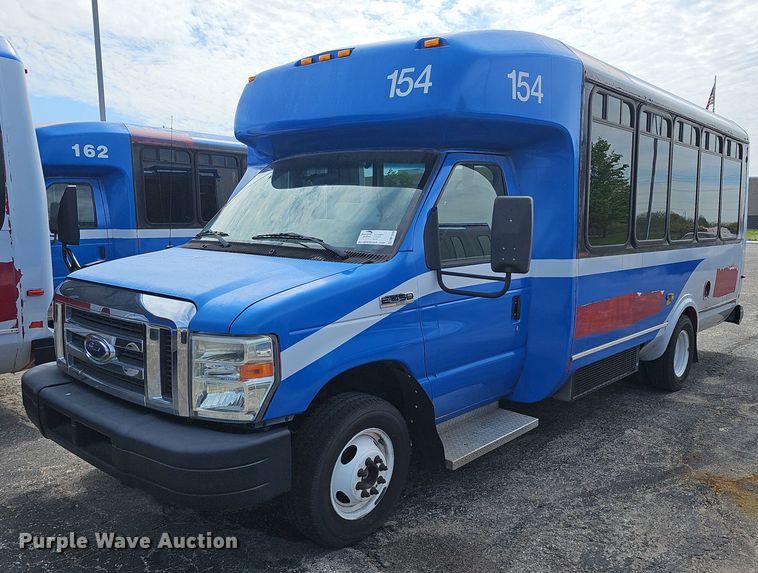 image for item DM1649 2012 Ford E450 Super Duty  shuttle bus