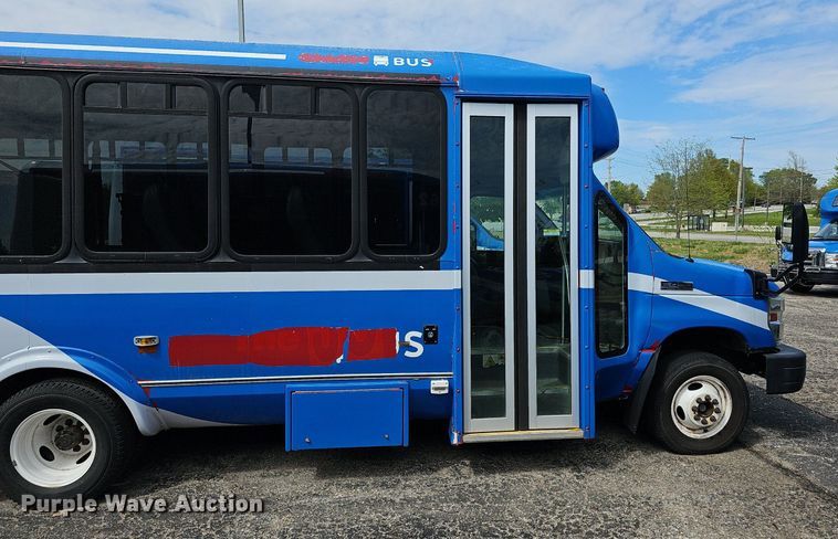 image for item DM1649 2012 Ford E450 Super Duty  shuttle bus