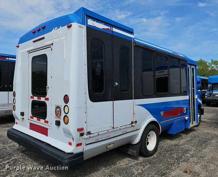 image for item DM1649 2012 Ford E450 Super Duty  shuttle bus