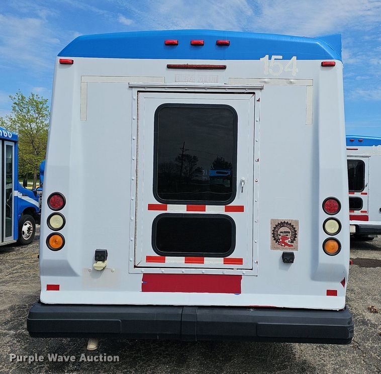 image for item DM1649 2012 Ford E450 Super Duty  shuttle bus