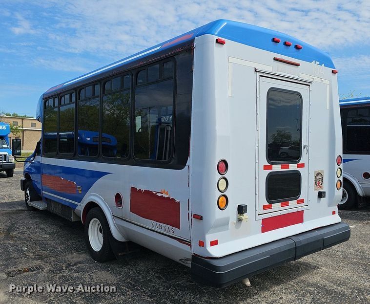 image for item DM1649 2012 Ford E450 Super Duty  shuttle bus