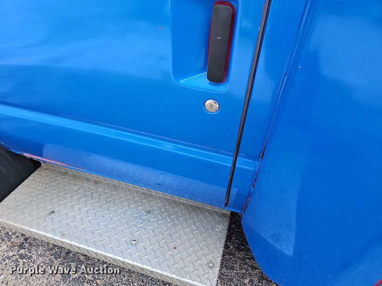 image for item DM1649 2012 Ford E450 Super Duty  shuttle bus