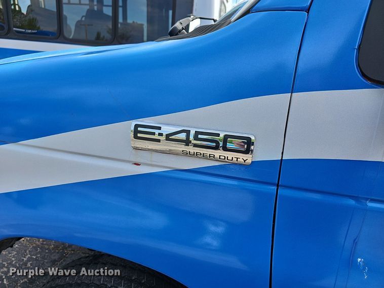 image for item DM1649 2012 Ford E450 Super Duty  shuttle bus
