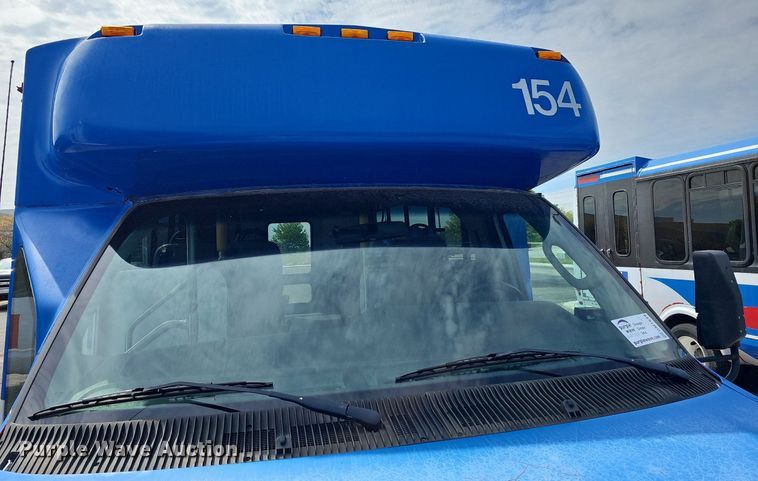 image for item DM1649 2012 Ford E450 Super Duty  shuttle bus