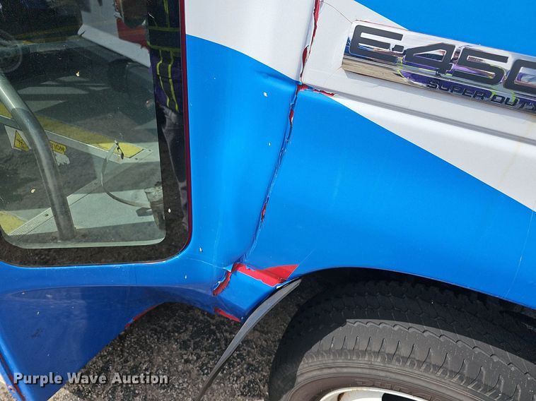 image for item DM1649 2012 Ford E450 Super Duty  shuttle bus