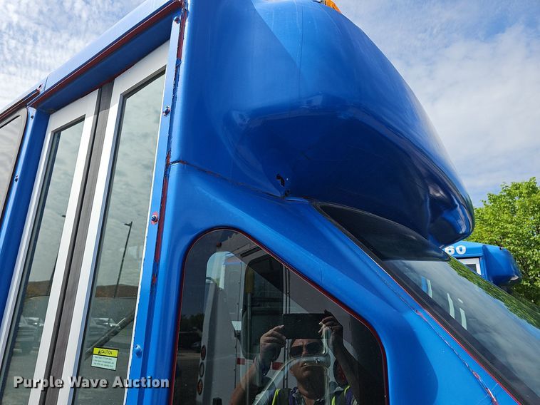 image for item DM1649 2012 Ford E450 Super Duty  shuttle bus