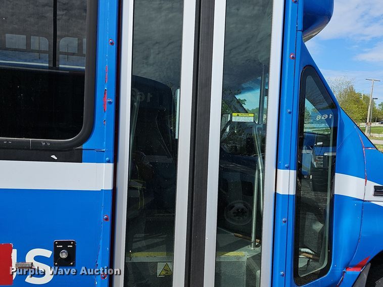 image for item DM1649 2012 Ford E450 Super Duty  shuttle bus