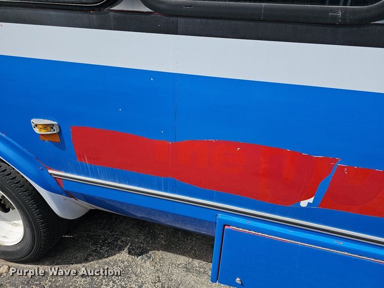 image for item DM1649 2012 Ford E450 Super Duty  shuttle bus