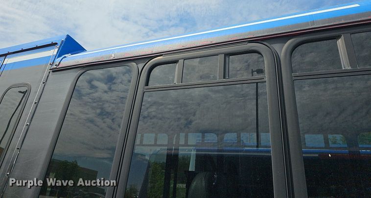 image for item DM1649 2012 Ford E450 Super Duty  shuttle bus