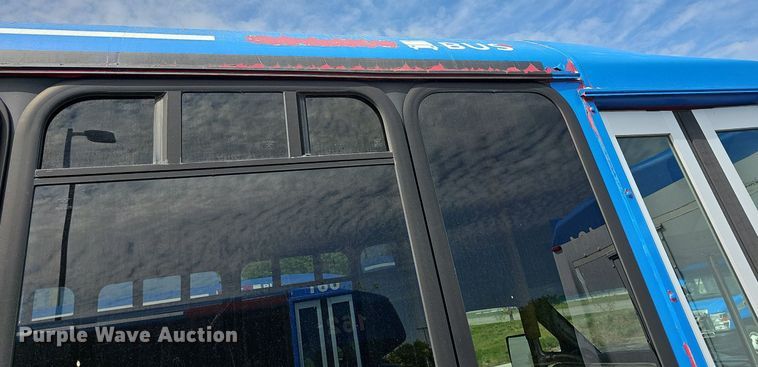 image for item DM1649 2012 Ford E450 Super Duty  shuttle bus