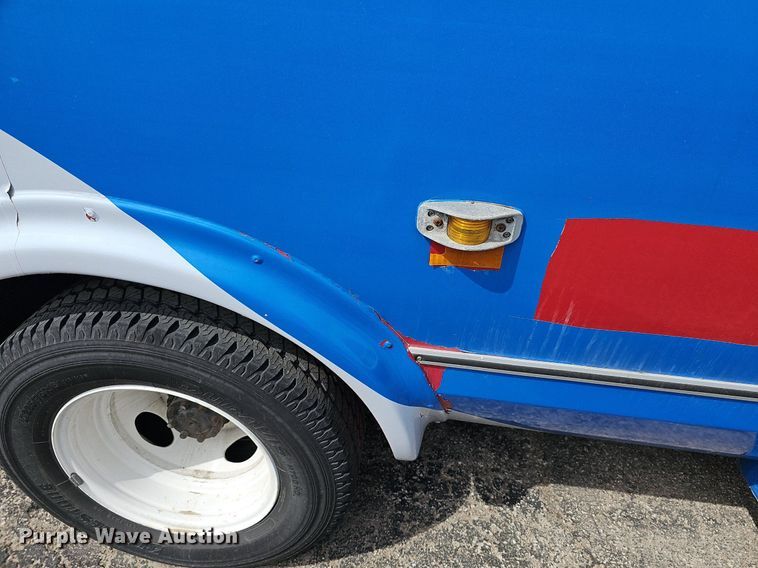 image for item DM1649 2012 Ford E450 Super Duty  shuttle bus