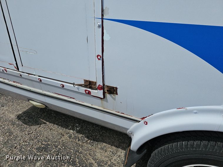 image for item DM1649 2012 Ford E450 Super Duty  shuttle bus