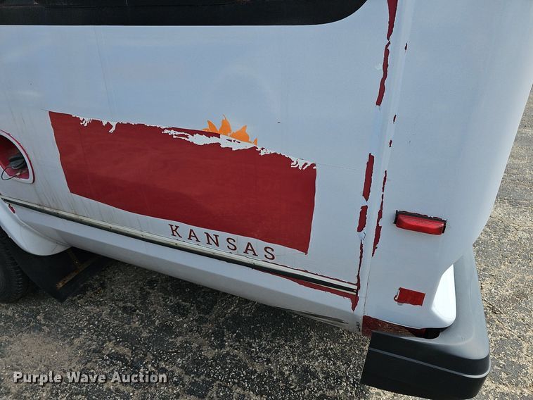 image for item DM1649 2012 Ford E450 Super Duty  shuttle bus