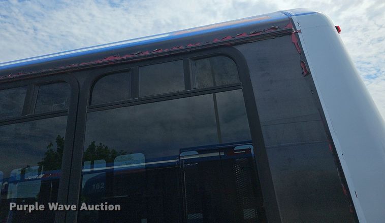 image for item DM1649 2012 Ford E450 Super Duty  shuttle bus