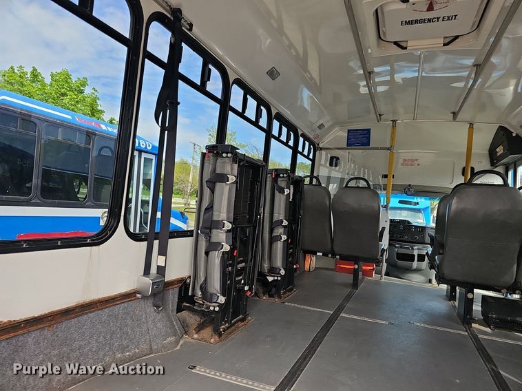 image for item DM1649 2012 Ford E450 Super Duty  shuttle bus