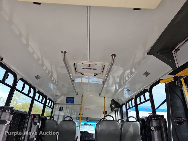 image for item DM1649 2012 Ford E450 Super Duty  shuttle bus