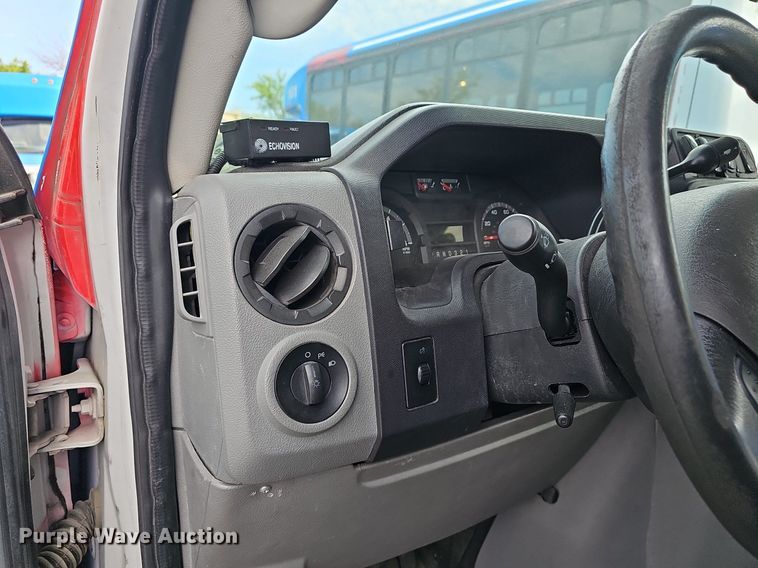 image for item DM1649 2012 Ford E450 Super Duty  shuttle bus