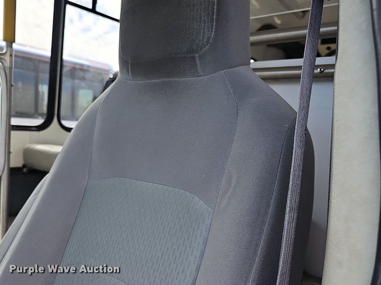 image for item DM1649 2012 Ford E450 Super Duty  shuttle bus