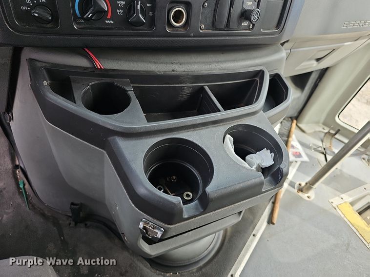 image for item DM1649 2012 Ford E450 Super Duty  shuttle bus