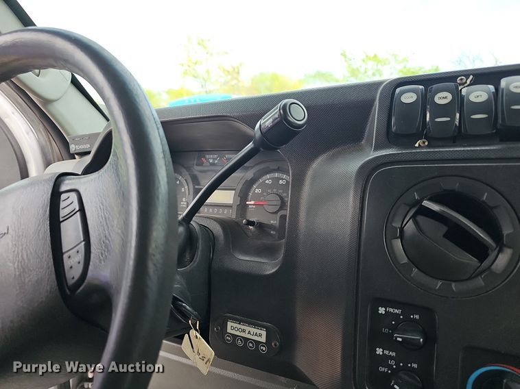 image for item DM1649 2012 Ford E450 Super Duty  shuttle bus