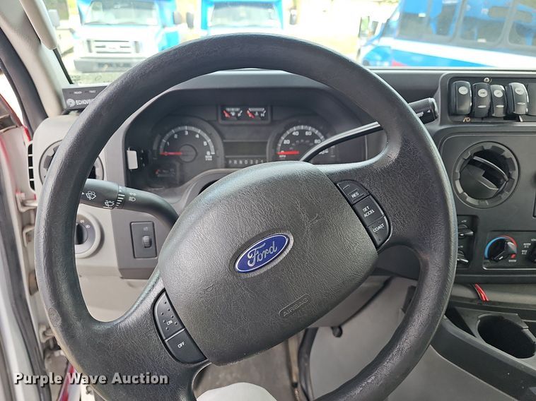 image for item DM1649 2012 Ford E450 Super Duty  shuttle bus