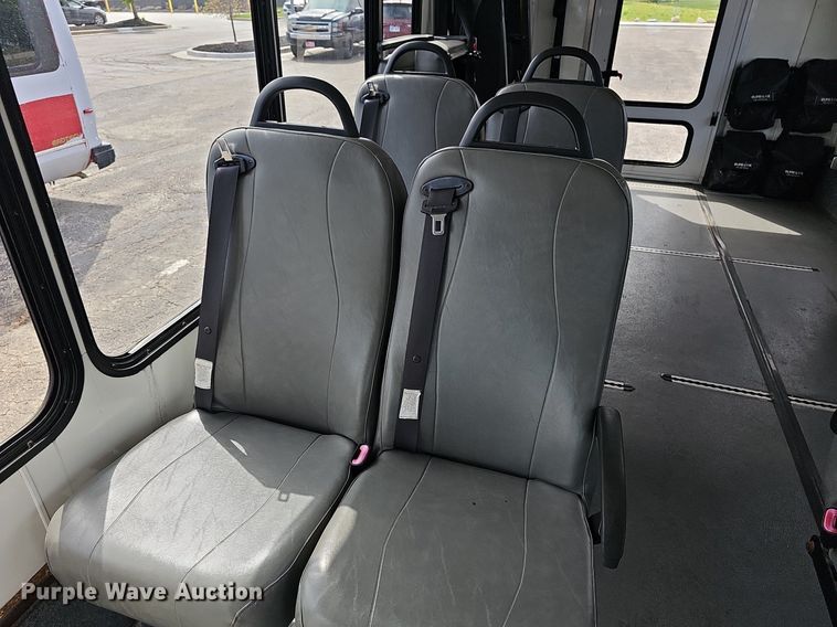 image for item DM1649 2012 Ford E450 Super Duty  shuttle bus